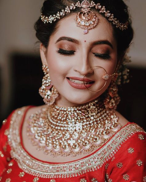 North Indian Bridal Makeup Look, North Indian Bridal Look, North Indian Bride Makeup, Eye Makeup For Bride Indian, Latest Bridal Makeup Indian Wedding, Bride Light Makeup, Indian Wedding Makeup Natural, Natural Bridal Makeup Indian, Indian Bridal Makeup Natural