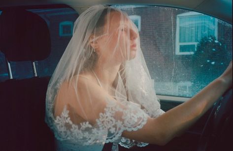 Petra Collins Photography, Girlhood Photography, Rookie Magazine, Age Photography, Serial Experiments Lain, Petra Collins, Runaway Bride, Fashion Culture, Foto Art