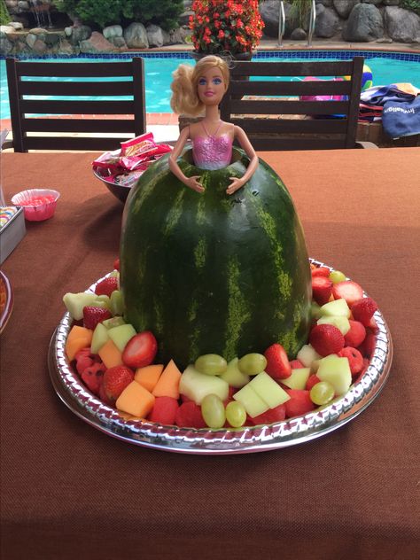 Barbie Fruit Platter, Barbie Sangria, Malibu Barbie Dessert Table, Barbie Beach Birthday Party Decorations, Food Snack Ideas, Barbie Party Food, Barbie Fruit Dress, Beach Barbie, Barbie Beach