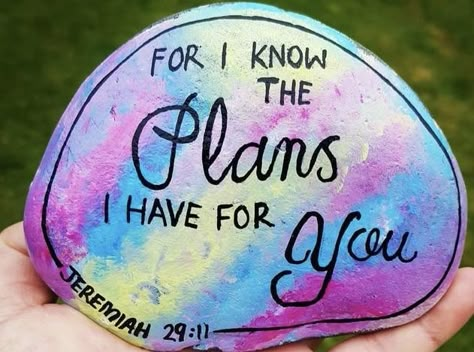 Faith Based Painted Rocks, Scripture Painted Rocks, Christian Rock Painting Ideas, Gods Favour, Scripture Rocks, Prayer Rocks, Brick Crafts, Inspirational Rocks, Garden Rock Art