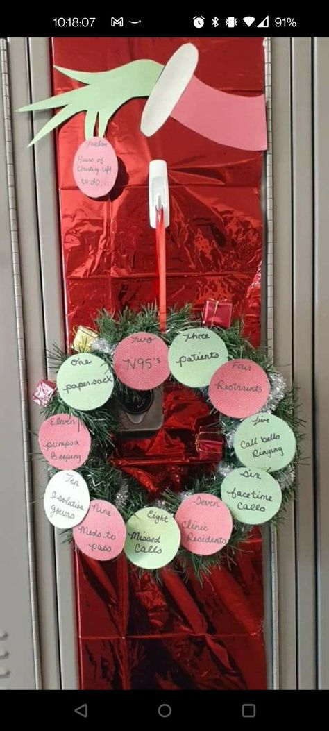 Winter Locker Decorations, Locker Decorations Christmas, Christmas Locker Decorating Contest, Christmas Locker Ideas, Christmas Locker Decorations Ideas, Locker Christmas Decorations, Christmas Locker Decorations Schools, Dorm Door Christmas Decor, Christmas Dorm Door Ideas