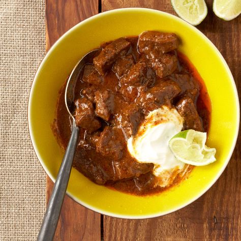 This Texas classic doesn't include beans or tomatoes, only beef, homemade chile paste, and a few flavorings. It's what Texans call a "Bowl o' Red" and tastes intensely of its two main ingredients. Take care to cook the chili at the barest possible simmer to avoid evaporating the sauce before the beef is tender. Whatever combination of dried chiles you use, make sure they're as fresh as possible by buying from a store with good turnover. Dried chiles should be pliable (but not damp) and witho... Texas Chili Recipe, Texas Chili, Beef Chili, Beef Chuck, Bon Appetite, Think Food, Chili Recipe, Chili Recipes, Food Network