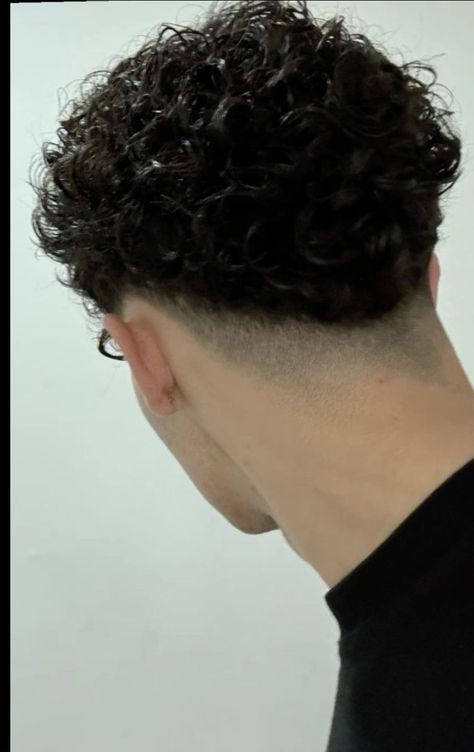 Caesar Haircut Men Curly, Haïr Cut For Curly Hair Men, Curly Hair Ideas Men, Curly Hair Haircuts Men, Haircuts Curly Hair Men, Low Fade Curly Hair, Curly Fade, Fade Haircut Curly Hair, Good Haircut