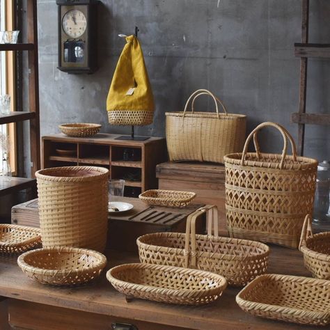 Bamboo Furniture Diy, Bamboo Baskets, Cane Baskets, Bamboo Decor, Bamboo Art, Bamboo Crafts, Bamboo Bag, Bamboo Furniture, Bamboo Basket