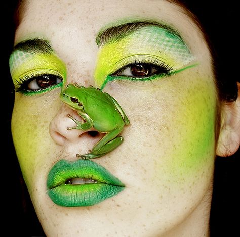 Alice In Wonderland Makeup, Wonderland Makeup, Animal Makeup, Frog Costume, Frog Wallpaper, Avant Garde Makeup, Magical Makeup, Green Makeup, Kids Makeup