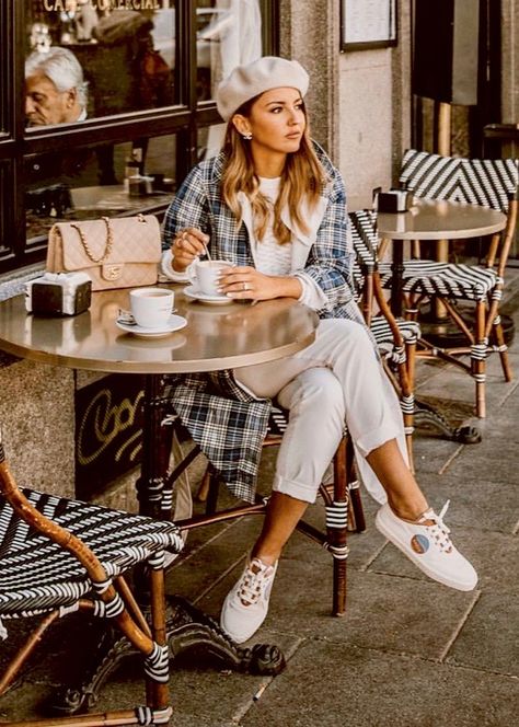 Coffee Shop Aesthetic Outfits, Paris Coffee Shop, Shop Outfits, Parisienne Style, Coffee Shop Photography, Coffee Outfit, Style Parisienne, Coffee Shop Aesthetic, Shop Aesthetic