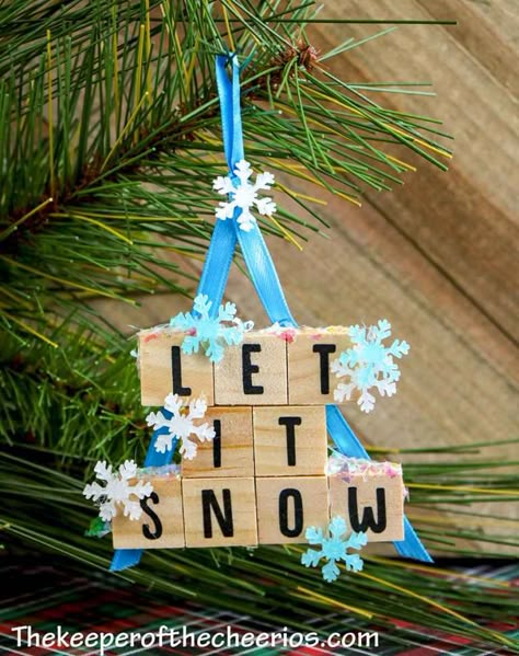 Scrabble Tile Crafts Christmas Gifts, Jenga Block Ornaments, Kid Crafts Christmas, Christmas Scrabble Tiles, Puzzle Pieces Crafts, Tile Christmas Ornaments, Scrabble Tile Ornaments, Wooden Ornament Ideas, Wood Christmas Crafts