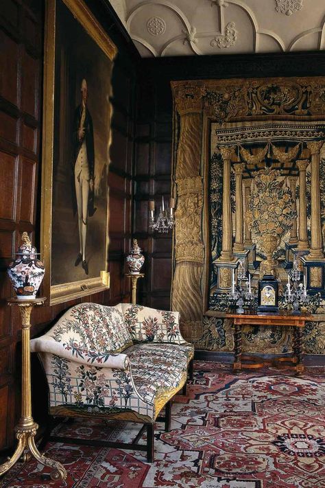 Elizabethan Aesthetic, House England, Sutton House, Castle Rooms, Historical Interior, Robert Kime, Most Beautiful Homes, Tudor Period, Elizabethan Era