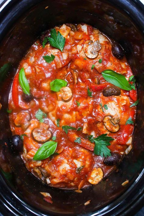 This easy and healthy Crock Pot Chicken Cacciatore is a tender and flavorful Italian chicken dinner recipe made in a slow cooker. Chicken thighs or chicken breasts are simmered in a rich and mouth-watering cacciatore sauce, absorbing all the delicious flavors! Crock Pot Chicken Cacciatore, Crockpot Chicken Cacciatore, Italian Chicken Crockpot, Crockpot Chicken Healthy, Slow Cooker Chicken Thighs, Cacciatore Recipes, Chicken Cacciatore Recipe, Italian Chicken Recipes, Lean And Green