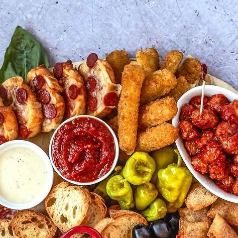 Pizza And Wings Charcuterie Board, Pizza Board Charcuterie, Baked Potato Board, Pizza Charcuterie Board, Hot Dog Board, Potato Board, Burger Board, Taco Board, Salad Board