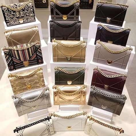 No.1 Louis Vuitton FAnpage (@lv_purse) • Instagram photos and videos Diorama Bag, Dior Purse, Lv Purse, Latest Bags, Friend Friendship, Winter Trends, Girls Bags, Instagram Foto, Mode Fashion