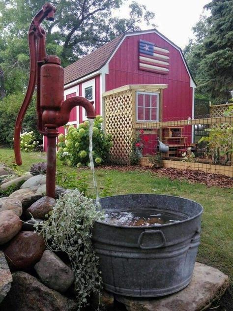 Old Water Pumps, Country Garden Decor, Country Barns, Yard Project, Decoration Garden, Country Garden, Red Barns, Red Barn, Country Gardening