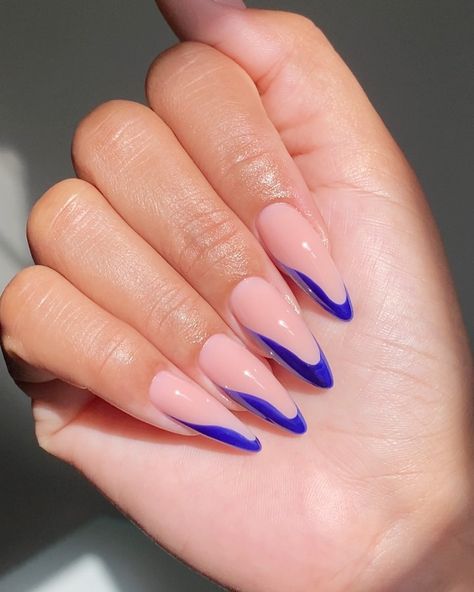 Jhohannails on Instagram: “Wavy Side French! ______ #sidefrench #frenchtipnails #longnails” Wavy French Tip Nails, Wavy French Tip, Tip Nails, French Tip Nails, Hair Skin, Skin Makeup, Long Nails, Makeup Nails, Nail Inspo