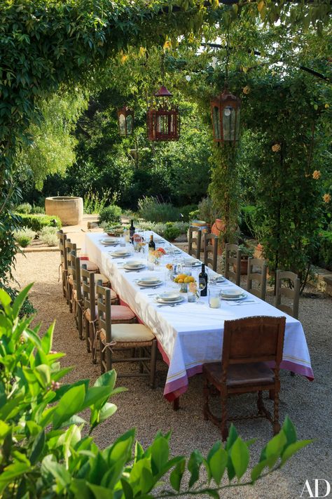 Garden Entertaining, Gardening Style, Mediterranean Garden Design, Rustic Mediterranean, Spring Brunch, Outdoor Living Rooms, Italian Garden, Mediterranean Garden, Garden Photos