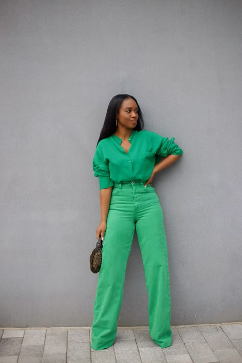 Bright Monochrome Outfit, Prissysavvy Dresses, Minimalist Colorful Outfit, Green Classy Outfit, Zen Closet, Monochromatic Outfit Green, Apple Green Outfit, Monochrome Green Outfit, Monochromatic Outfit Street Style