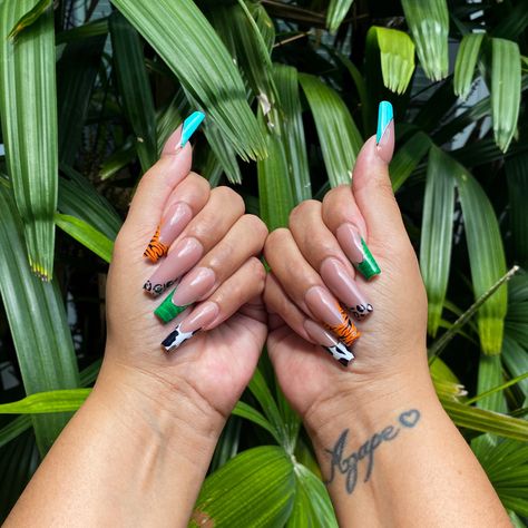 Jungle Theme Nail Art, Safari Acrylic Nails, Safari Nails Designs Green, Zoo Themed Nails, Safari Nails Jungle, Safari Nail Ideas, Safari Themed Nails, Jungle Theme Nails, Safari Theme Nails