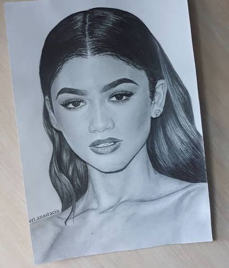 Zendaya Drawing, Celebrity Drawings, Pencil Sketches, Zendaya Coleman, Arte Sketchbook, Portrait Sketches, Pencil Art Drawings, Art Portrait, Celebrity Art