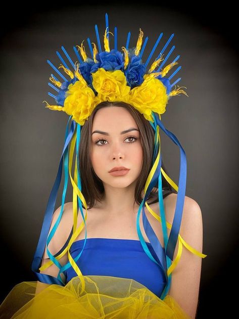 Ukrainian Headdress, Headpiece Ideas, Flower Head Wreaths, Mardi Gras Festival, Mad Hat, Flower Headdress, Halo Crown, Head Wreath, Fantasy Makeup