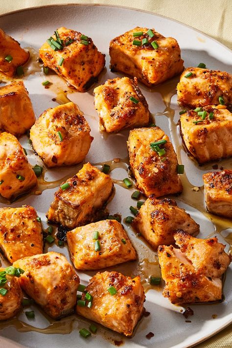 Crispy Hot Honey Salmon Bites Salmon Bites Appetizers, Hot Honey Salmon Bites, Honey Salmon Bites, Hot Honey Salmon, Salmon Dinner Recipes, Beach Recipes, Gluten Free Salmon, Salmon Bites, Honey Salmon