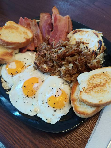 My humble attempt at a solid sailor's breakfast. #foodporn #food #foodie #nom #tasty #delicious #foods #foodlover Full American Breakfast, Man Vs Food, Breakfast Photography, American Breakfast, Homemade Breakfast, Food O, Man Vs, Recipes From Heaven, Healthy Families