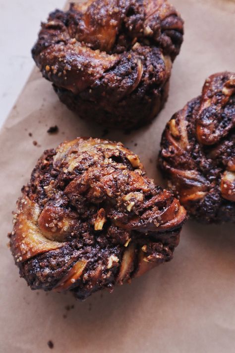 Chocolate Hazelnut Babka Knots – Buttermilk Pantry Babka Knots, Babka Recipes, Hazelnut Dessert, Breakfast Buns, Chocolate Brioche, Chocolate Hazelnut Cookies, Cookies Best, Bakery Aesthetic, Hazelnut Recipes