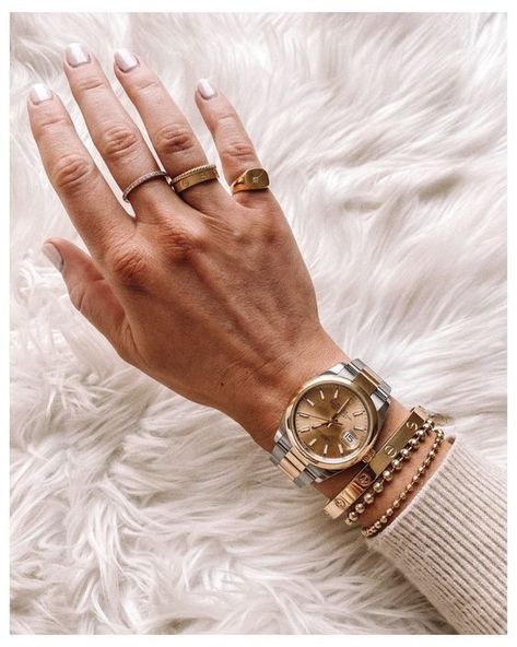 Rolex Women Outfit, Gold Rolex Women, Dainty Jewelry Necklace, Cartier Love Ring, Rolex Watches Women, Dainty Gold Jewelry, Rolex Women, Goal Board, Gold Rolex