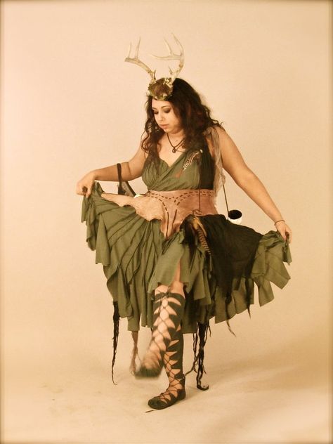 "Artemis" this is soooo pretty I want it Ren Faire Outfits, Ren Faire Costume, Diy Halloween Games, Diy Costumes Women, Plus Size Halloween Costume, Plus Size Cosplay, Fair Outfits, Fest Outfits, Hallowen Costume