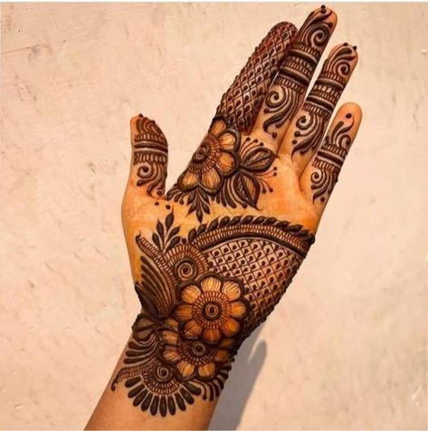 Mehndi Art Designs Palm, Simple Palm Mehndi Designs, Patch Mehendi Designs, Mehendi Designs For Palm, Simple Palm Mehndi Design, Front Palm Mehndi Designs Simple, Marriage Henna, Mehndi Design Palm, Hairstyles Mehndi