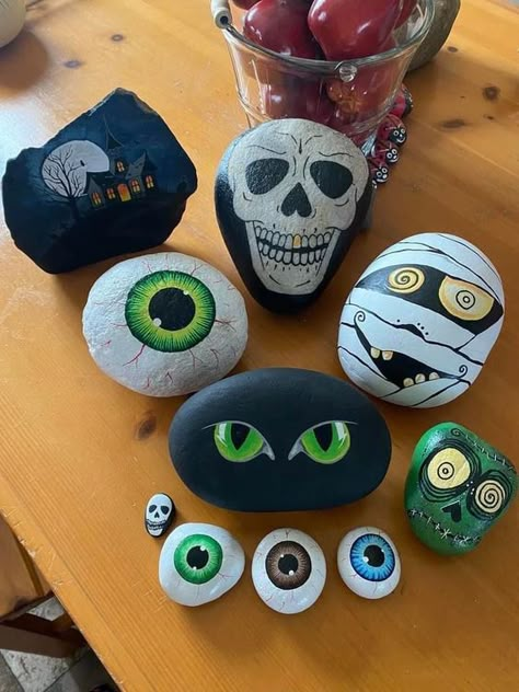 Diy Rock Art, Painted Rock Animals, Halloween Rocks, Painted Rocks Kids, Painted Rocks Craft, Painted Rocks Diy, Rock Painting Ideas Easy, Rock Painting Patterns, Ready For Halloween