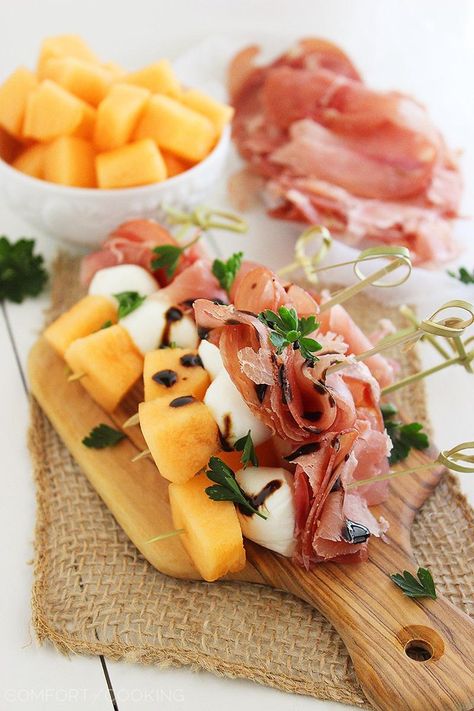 Melon, Proscuitto and Mozzarella Skewers – The Comfort of Cooking Melon And Proscuitto, Mozzarella Skewers, No Cook Appetizers, Fingerfood Party, Picnic Food, Snacks Für Party, Appetizers For Party, Finger Food, High Tea