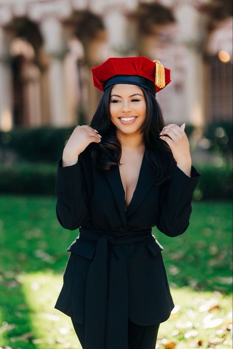 Graduation Pictures Law School Graduation Pictures, Poses For Graduation Photos, Poses For Graduation, Pharmacy School Graduation, Graduation Outfit College, School Graduation Pictures, Graduation Pose, Nursing Graduation Pictures, Graduation Pic Ideas