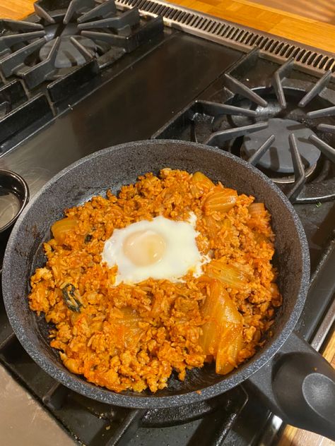 Rice Skillet, Healthy Lunch Snacks, Kimchi Fried Rice, Italy Food, Food Therapy, Delicious Snacks Recipes, Recipes From Heaven, Lunch Snacks, Korean Food