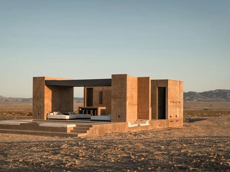 This Off-Grid Desert Retreat Is Eco-Conscious & The Perfect Secluded Escape - Yanko Design Desert Retreat, Mojave National Preserve, Connection Design, Grey Water System, Hotel Aesthetic, World Cup Stadiums, Wilderness Retreat, Rest Stop, Desert House