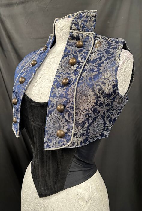 Vivienne Westwood Style, Weird Clothes, Medieval Festival, Victorian England, Velvet Corset, Steampunk Victorian, Gothic Corset, Crazy Outfits, Gothic Clothing