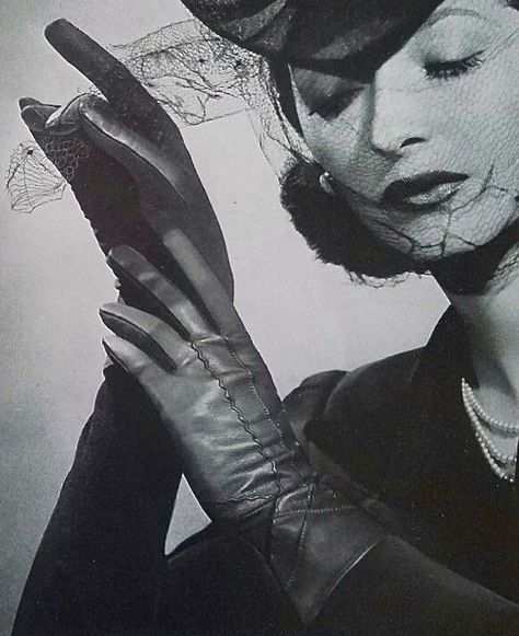 1941 Gloves Silk Gloves Aesthetic, Gloves Fashion Vintage, Aesthetic Gloves, Gloves Ideas, Gloves Aesthetic, 50s Aesthetic, Silk Gloves, Tainted Love, Ladies Gloves