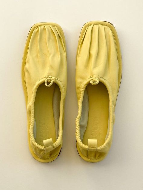 Yellow Ballet Flats, Modern Ballet, Velcro Sandals, Sunny Season, Lisa Says Gah, Shoe Trends, Barefoot Shoes, Spring Shoes, Looks Style