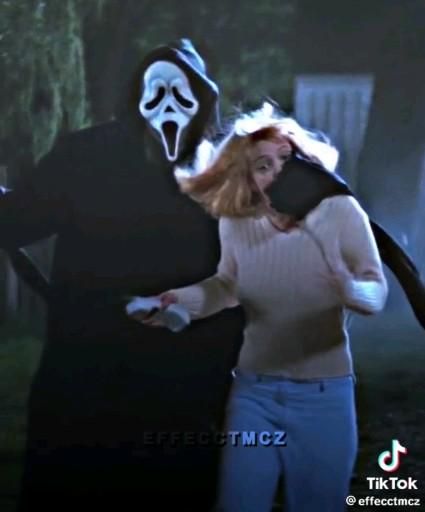 #scream #movies #edit Do You Like Scary Movies Scream, Wassssup Scream, Halloween Pfp Scream, Scream Movie Background, Scream Movie Funny, If Horror Movies Were Realistic, Halloween Costumes Scream, Scream Backgrounds, Scream Movie Aesthetic