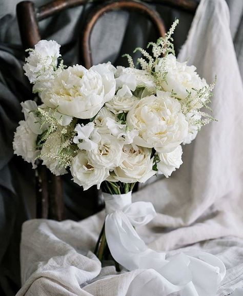 Simple Wedding Bouquets, Bridesmaid Bouquet White, Bridal Bouquet Peonies, Romantic Bouquet, Bridal Bouquet Flowers, All White Wedding, White Bridal Bouquet, White Wedding Bouquets, Future Mrs