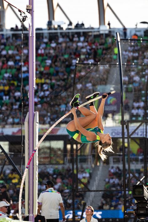 Pole Vault Training, Olympic Pole Vault, Pole Vaulting, Race Walking, Cross Country Jumps, Athletics Track, Vision Board Photos, Pole Vault, Commonwealth Games