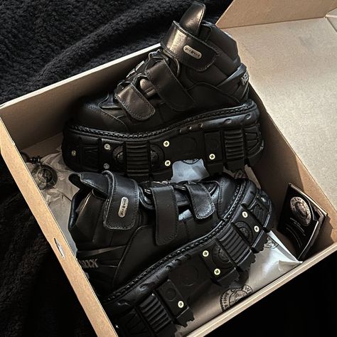 New Rock Shoes Aesthetic, New Rock Shoes, Zombie Games, New Rocks, Skz Aesthetic, Goth Shoes, Rock Outfits, New Rock, Alt Fashion