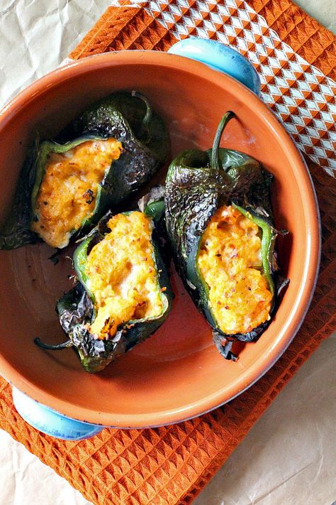 Easy Potato Side Dish. Roasted poblano peppers stuffed with spicy mashed potatoes. Poblano Peppers Stuffed, Poblano Recipes, Poblano Peppers Recipes, Potato Stuffed, Roasted Poblano Peppers, Roasted Poblano, Dried Scallops, Mexican Side Dishes, Rustic Recipes