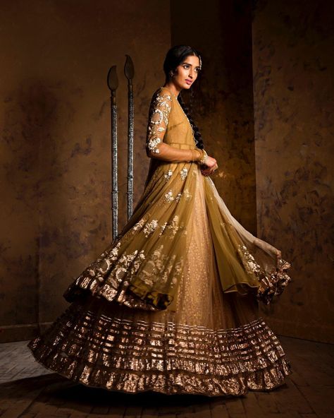 Bajirao Mastani Dress, Deewani Mastani Dress, Mastani Dress, Bajirao Mastani, Desi Clothes, Costume Collection, Indian Fashion Designers, Lehenga Designs, Fashion Attire