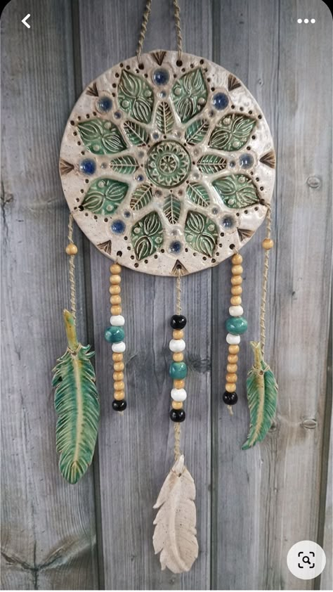 Ceramic Dream Catcher Pottery, Ceramic Dream Catcher, Clay Wall Hanging Ideas, Clay Dream Catcher, Ceramic Mandala, Pottery Wall Art, Art Coquillage, Beginner Pottery, Clay Wall Art