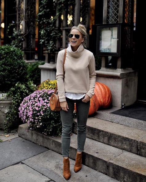 Kendall Kremer on Instagram: “Sharing this cozy Park Slope turtleneck over on the blog today with @dudley_stephens! (Link in bio) They just launched a new product this…” Dudley Stephens, Park Slope, Mum Fashion, Casual Fall Outfits, Mock Neck Sweater, Casual Fall, Minimalist Fashion, Autumn Winter Fashion, Capsule Wardrobe