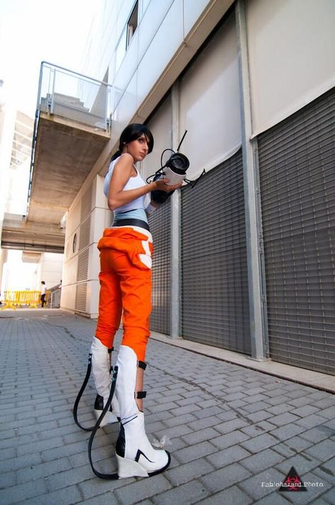 Chell cosplay costume! I love the boots! Chell Cosplay, Chell Portal, Portal Cosplay, Best Costume Ever, Aperture Science, Emperors New Clothes, Cosplay Inspiration, Portal 2, Solo Costume