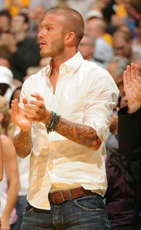 David Beckham Bald, David Beckham Style Outfits, Cher Outfits, David Beckham Style, Bald Men Style, British Style Men, Slim Fit Suit Men, Beckham Style, Dad Fashion