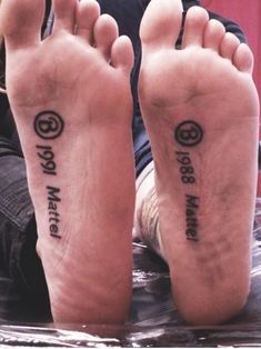 Toe Tattoos, Tattoos Men, Hand Painted Clothing, Lip Tattoos, Cute Toes, Bff Goals, Foot Tattoo, Body Modifications, Foot Tattoos