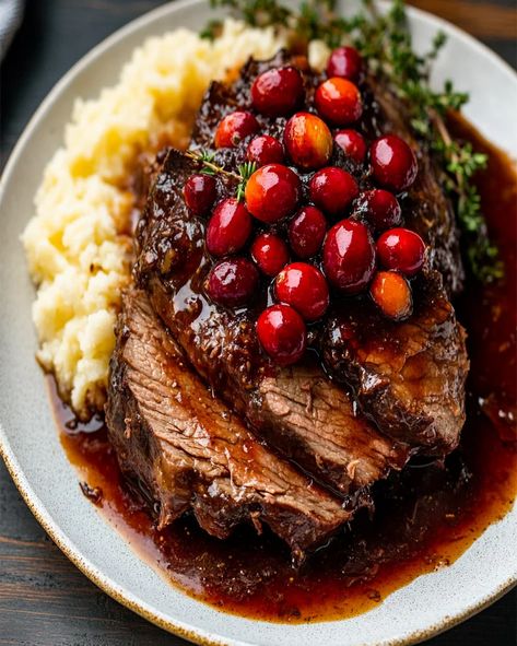 Cranberry Balsamic Roast Beef Recipe - Easy and Flavorful Balsamic Roast Beef, Braised Carrots, Fall Dessert Recipes Easy, Beef Roast, Roast Beef Recipes, Beef Chuck Roast, Balsamic Beef, Braised Beef, Grandmas Recipes