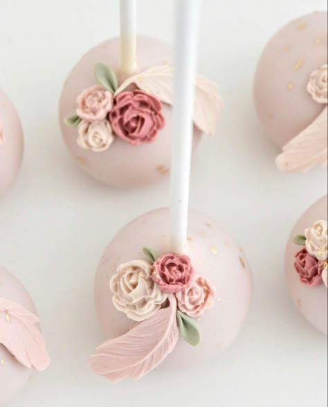 Baby In Bloom Macarons, Elegant Cake Pops Classy, Fancy Cake Pops Ideas, Baby In Bloom Cake Pops, Boho Cakepops, Boho Cakesicles, Cakepops Ideas Birthday, Floral Cakepops, Boho Cake Pops