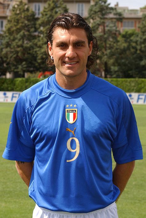 Euro 2004: Italy Training Camp Photocall Photograph by Giuseppe Cacace Alessandro Nesta, Christian Vieri, James Rodriguez, International Football, Training Camp, Sports Stars, Ac Milan, Football Soccer, Juventus